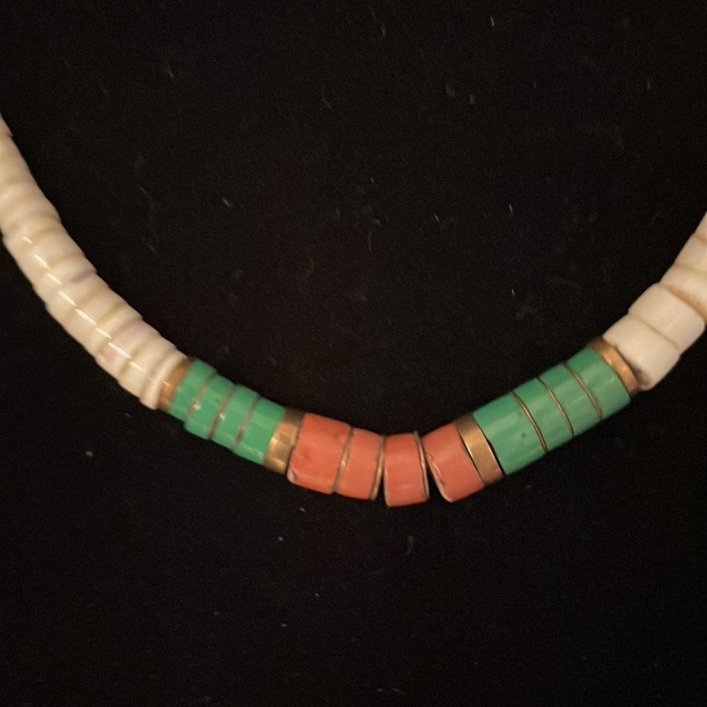 Vintage tri color puka shell necklace (middle beads darker than pic shows) (mlb) - Picture 4 of 6